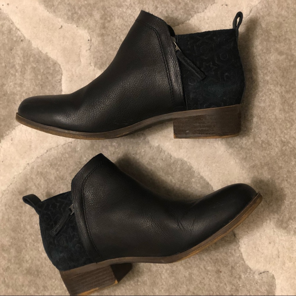 TOMS Black Chelsea Ankle Booties Sz 7